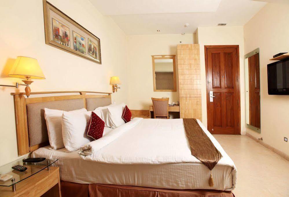 Hotel Comfort Zone Greater Kailash นิวเดลี ภายนอก รูปภาพ